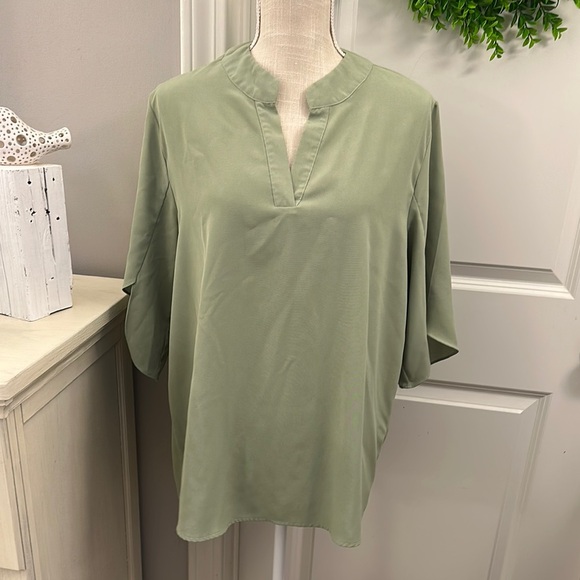 Casey Lamiit Size XL Elegant Women's Sage Green Top - Picture 1 of 1